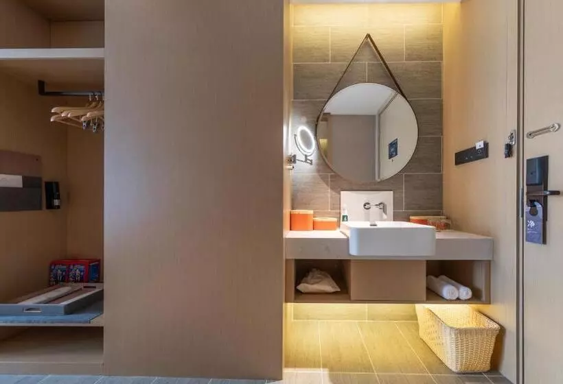 Atour Hotel Wuhan Jinyin Lake