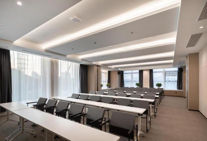 Atour Hotel Wuhan Jinyin Lake