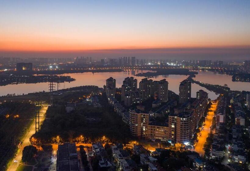 Atour Hotel Wuhan Jinyin Lake