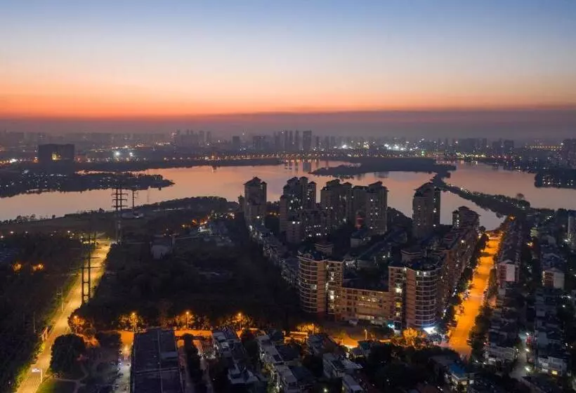 Atour Hotel Wuhan Jinyin Lake