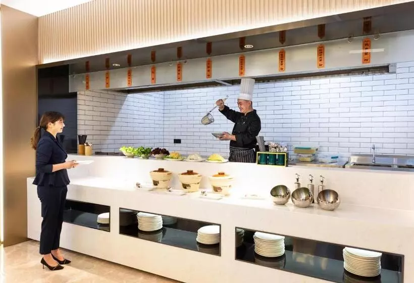 Atour Hotel Wuhan Jinyin Lake