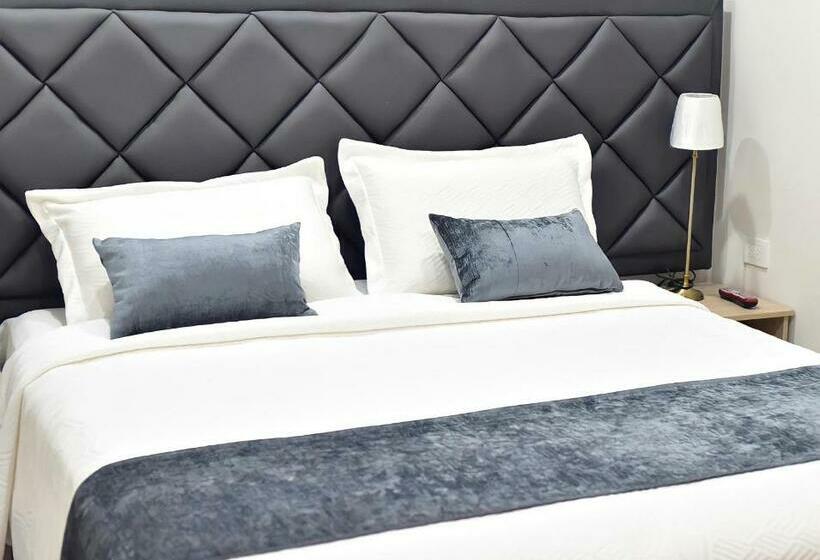 Отель Barcelona Plaza