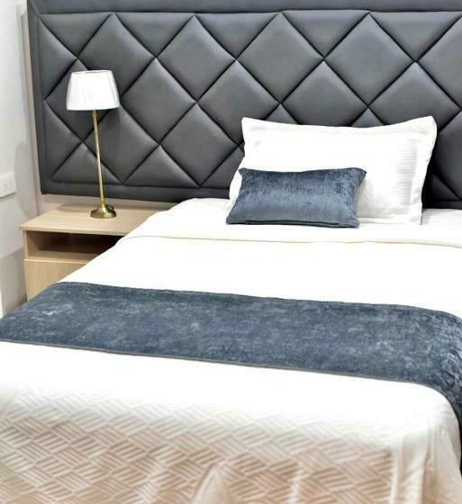 Отель Barcelona Plaza