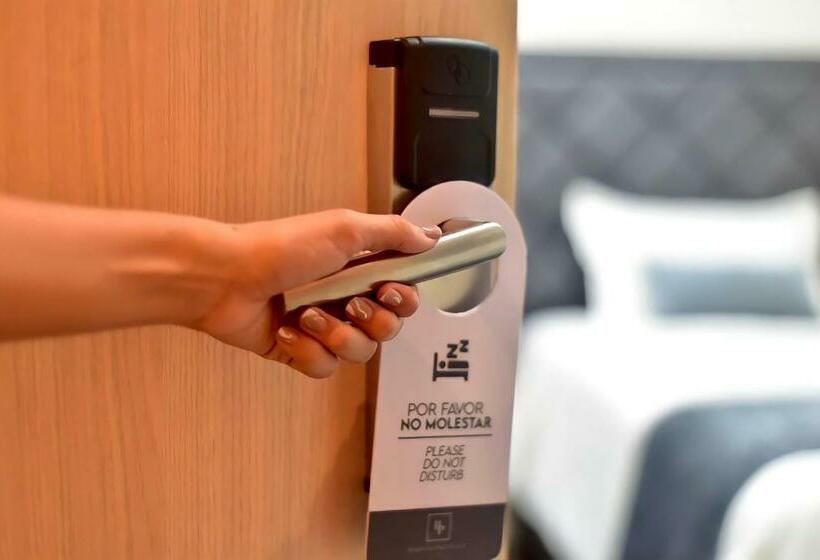 Отель Barcelona Plaza