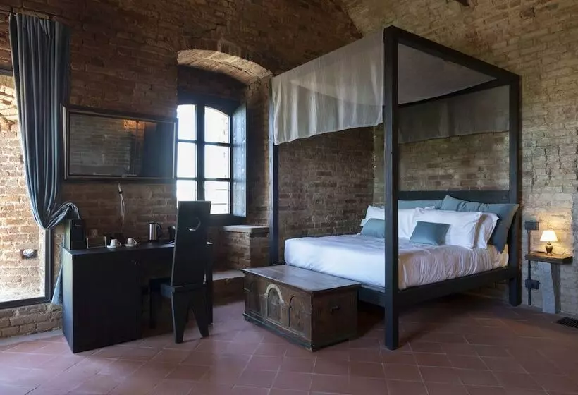 Hotelli Rocca Di Arignano