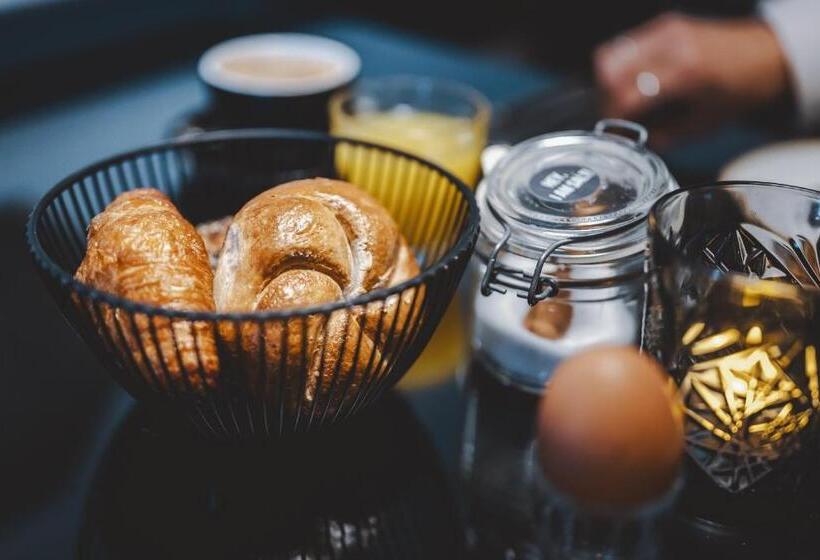 Nikolaus By Avenida Panoramic Wellness Suites