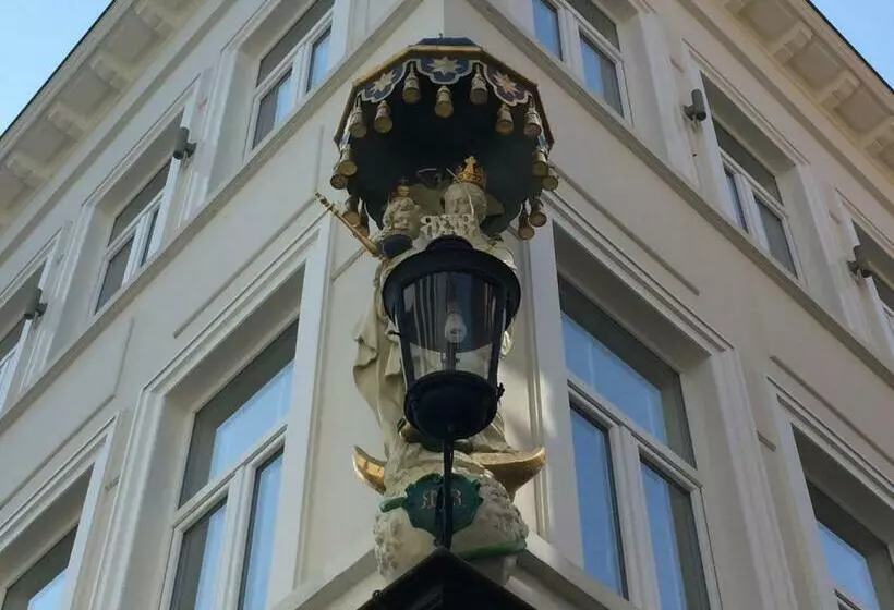 هتل Antwerp Business Suites