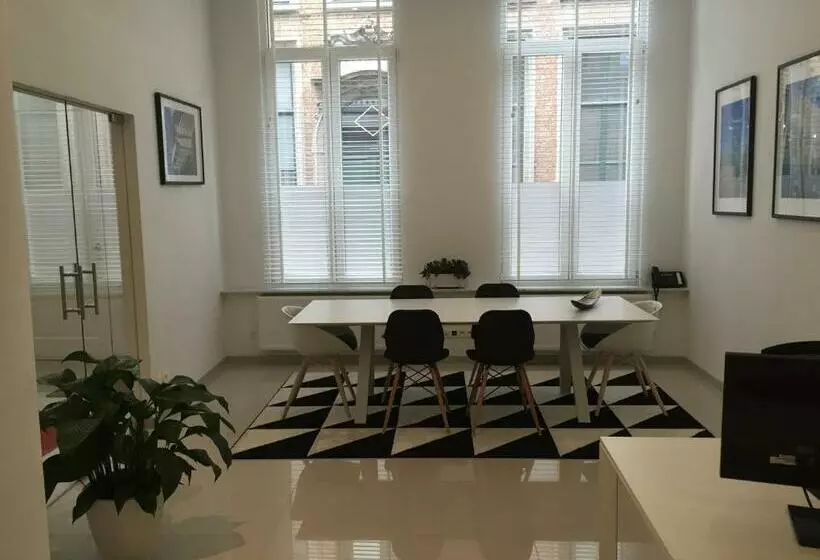 هتل Antwerp Business Suites