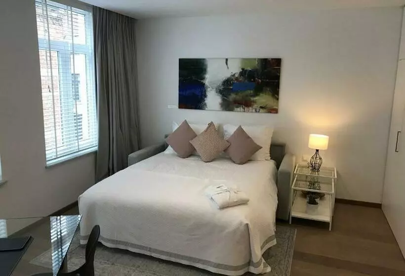 هتل Antwerp Business Suites