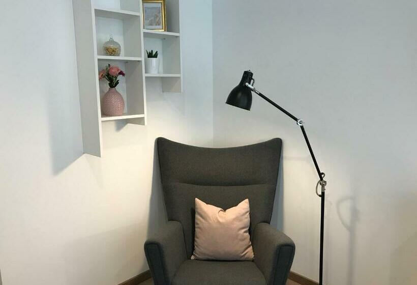 هتل Antwerp Business Suites