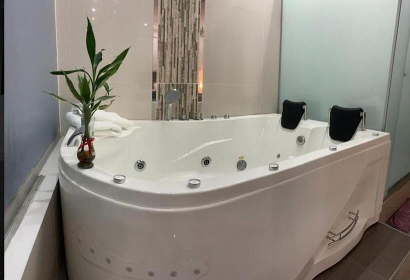 Отель Golden Sky