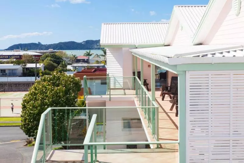 هتل Admirals View Lodge