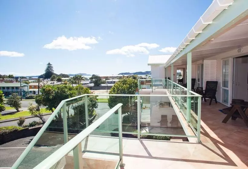 هتل Admirals View Lodge