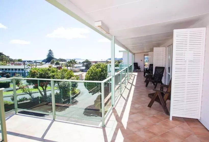 هتل Admirals View Lodge