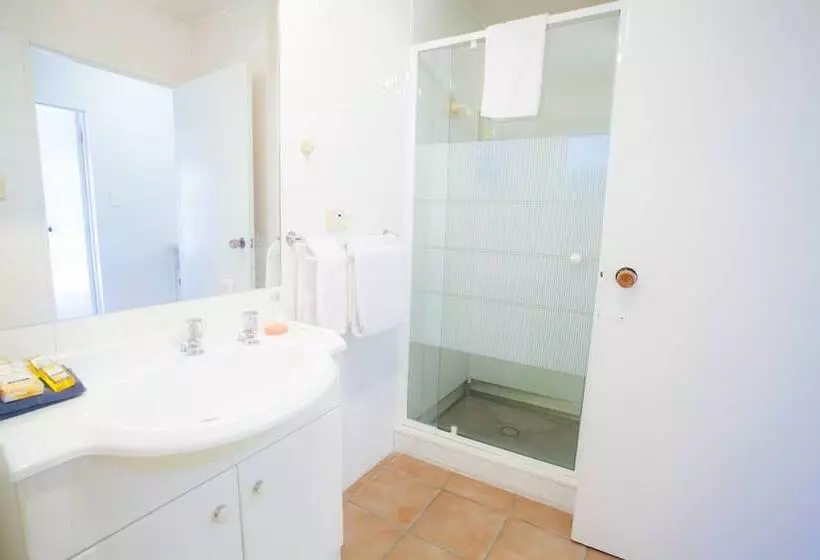 هتل Admirals View Lodge