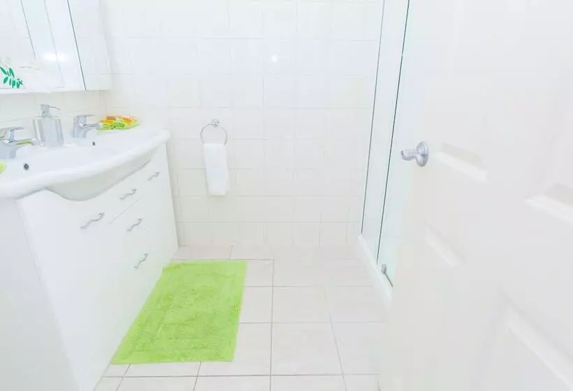 هتل Admirals View Lodge