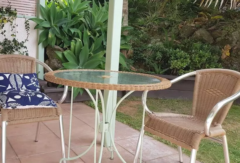 هتل Admirals View Lodge