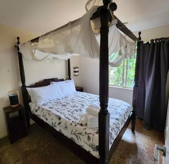 בית מלון כפרי Avalon Resort