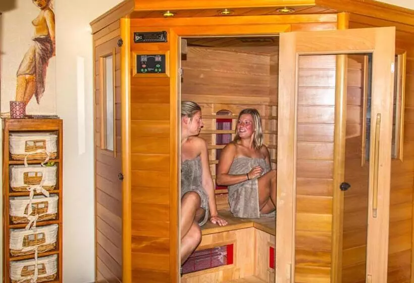 בית מלון כפרי Avalon Resort