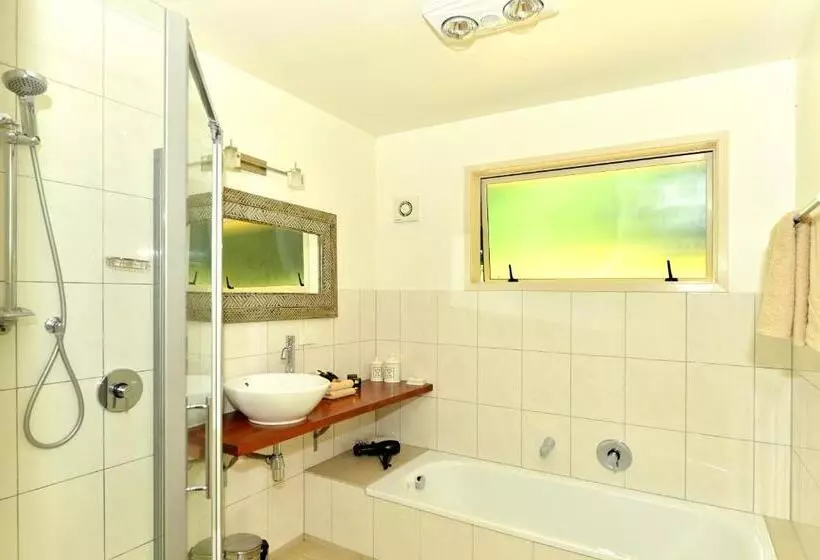 בית מלון כפרי Avalon Resort