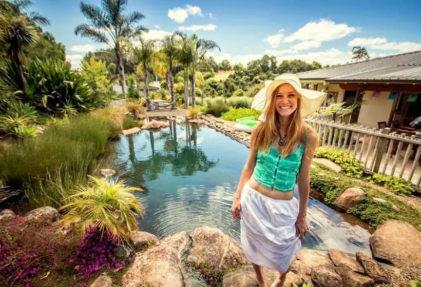 בית מלון כפרי Avalon Resort