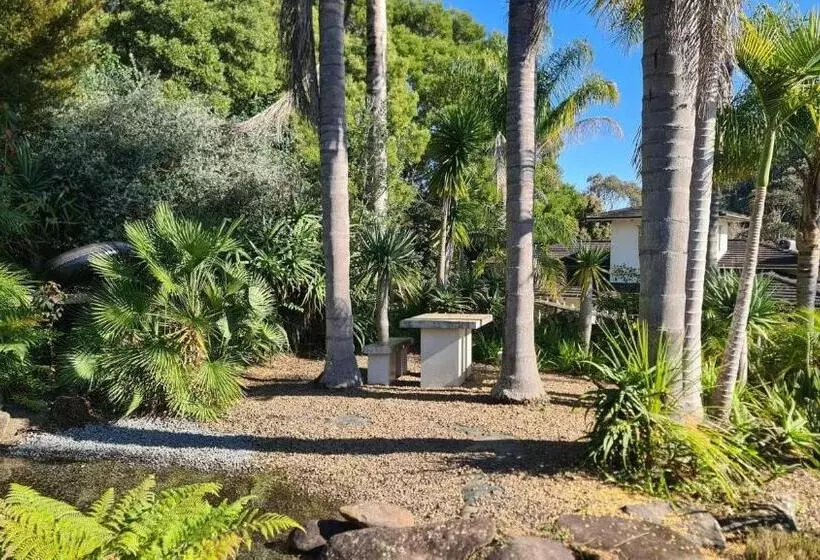 בית מלון כפרי Avalon Resort