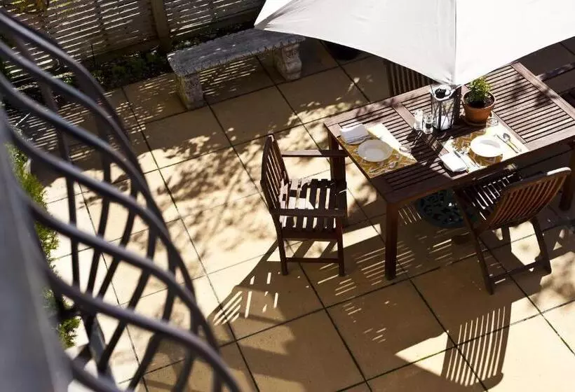 בית מלון כפרי Browns Boutique