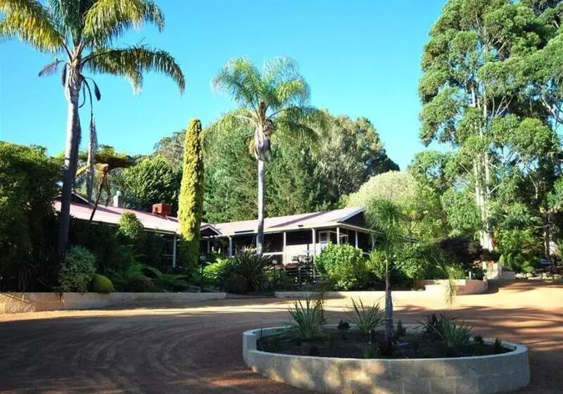 فندق Forest Lodge Resort