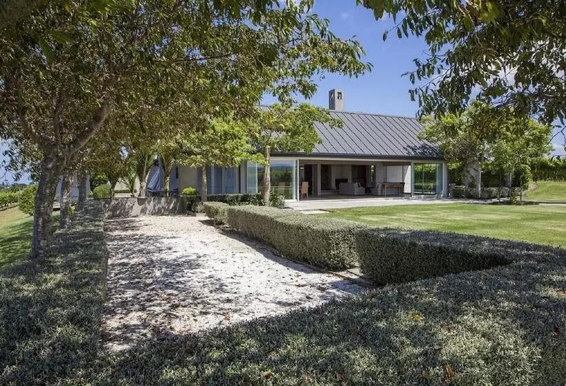 ホテル Takatu Lodge And Vineyard