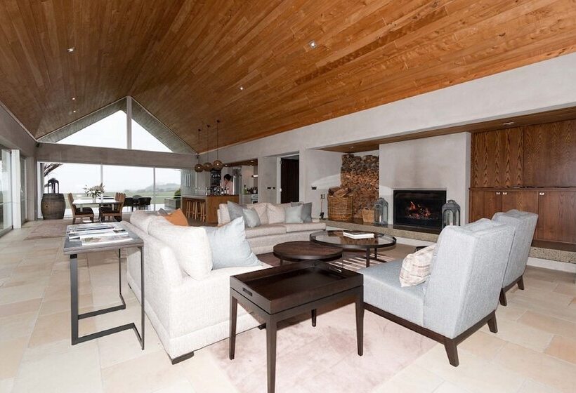 Hotel Takatu Lodge And Vineyard