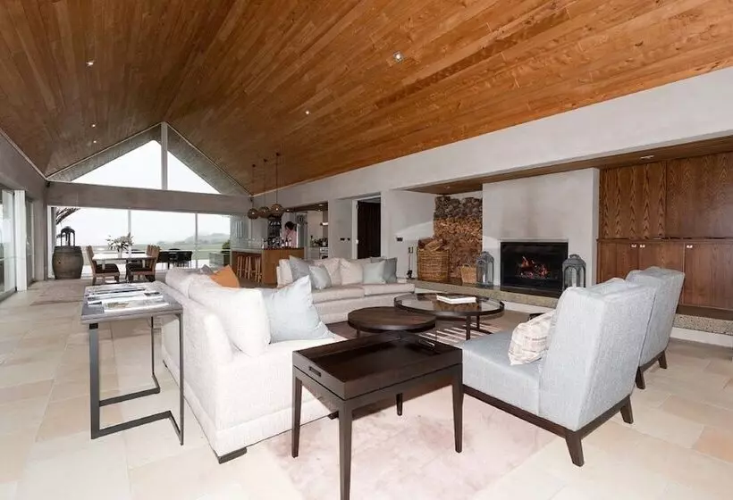 ホテル Takatu Lodge And Vineyard