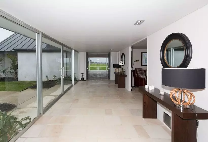 ホテル Takatu Lodge And Vineyard