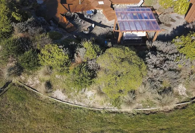 בית מלון כפרי Vibrant Living Retreat