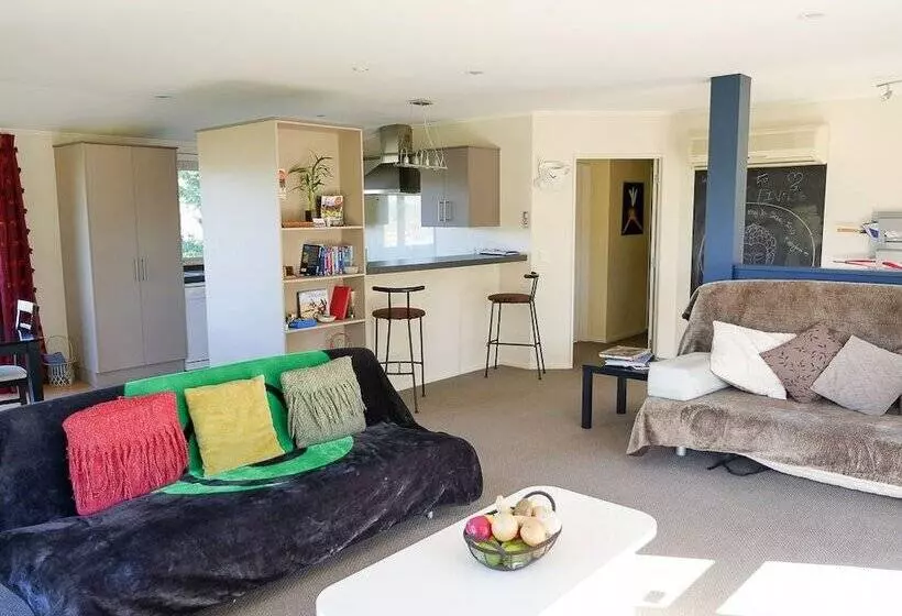 בית מלון כפרי Vibrant Living Retreat