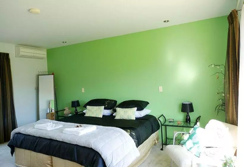 בית מלון כפרי Vibrant Living Retreat