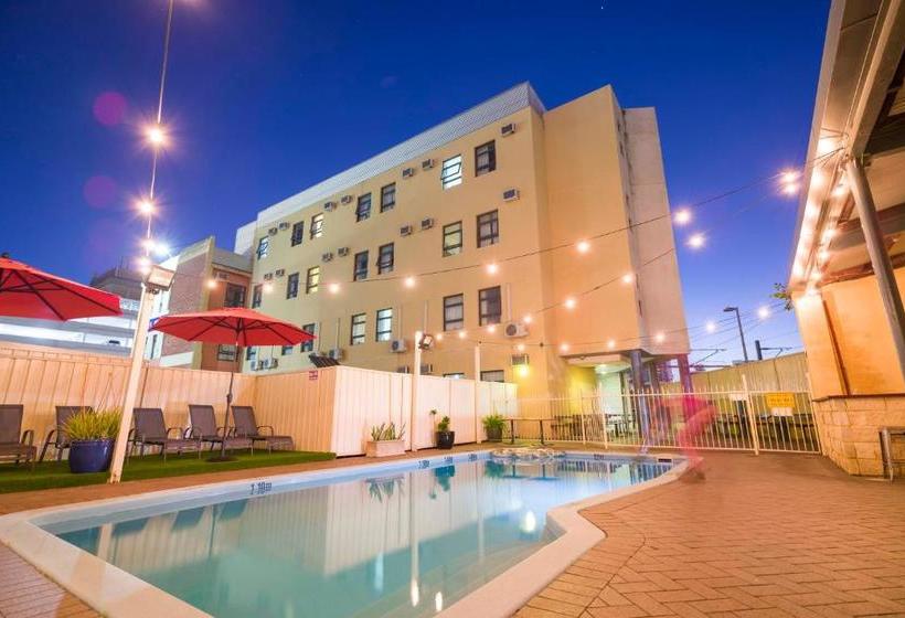 פונדק Perth City Yha