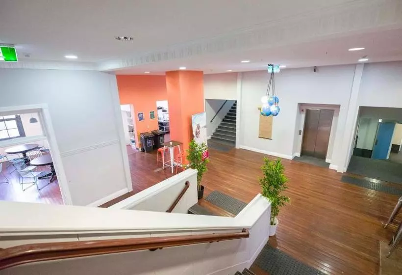 مسافرخانه Perth City Yha