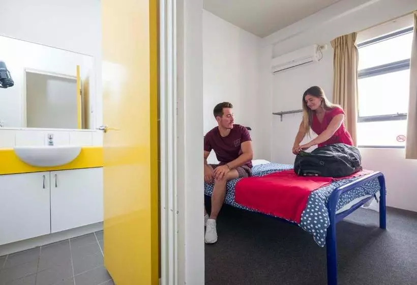 مسافرخانه Perth City Yha