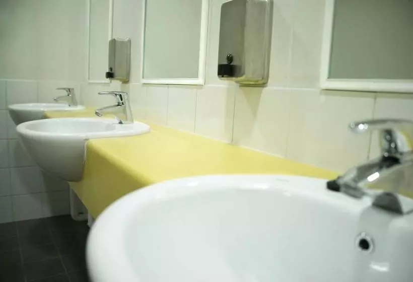 مسافرخانه Perth City Yha