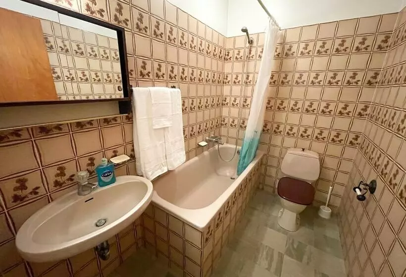هتل Kverna Guesthouse