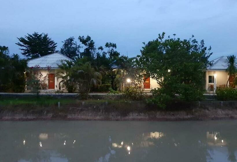 펜션 Paradise Resort At Lamphun