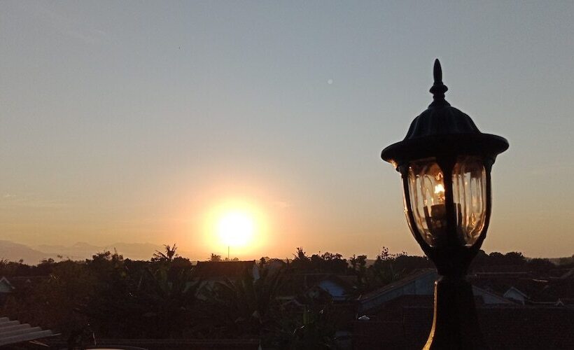 הוסטל Cheap Inn Banyuwangi