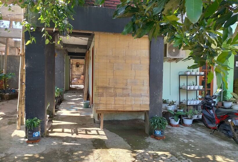 הוסטל Cheap Inn Banyuwangi