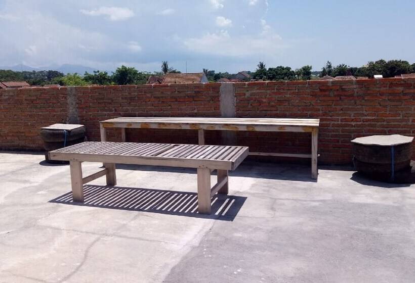 הוסטל Cheap Inn Banyuwangi