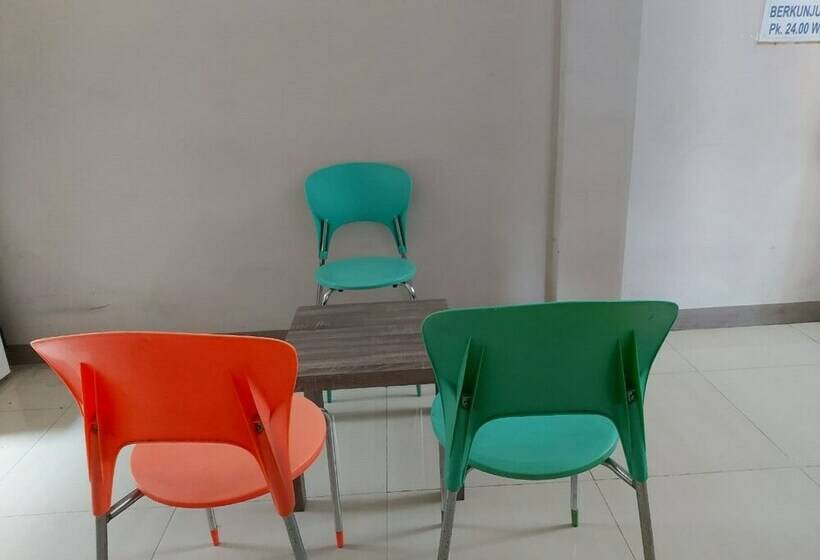 הוסטל Zleepy Pondok Gramada