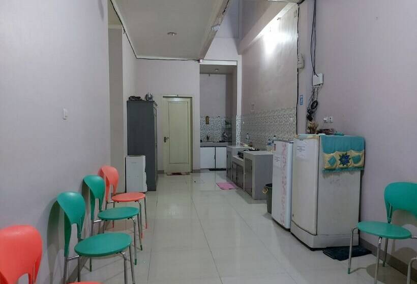 הוסטל Zleepy Pondok Gramada