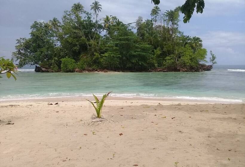 بنسيون Nusa Nalan Beach Resort