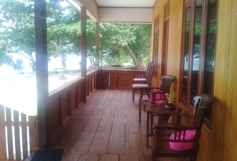 بنسيون Nusa Nalan Beach Resort