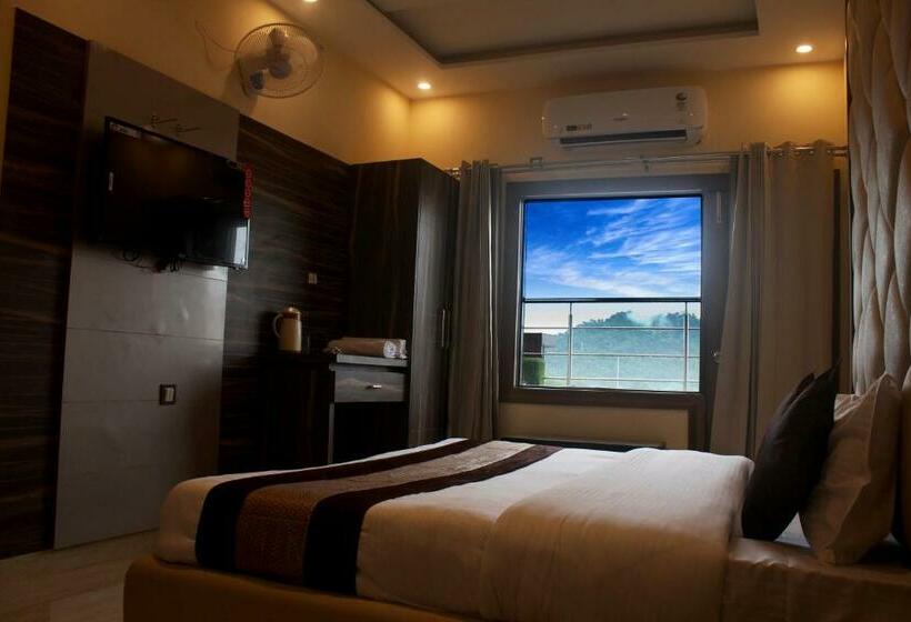 Hotelli Ganga Heights At Harkipauri Road