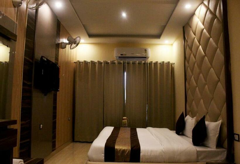 Hotelli Ganga Heights At Harkipauri Road